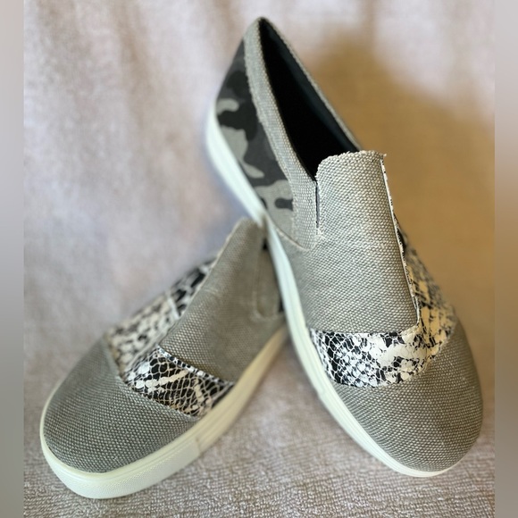 Never worn, size 9 and light as a feather - Picture 1 of 4